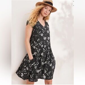 Garnet Hill V Neck Drop Waist Dress Black Floral Pockets Women's Size 18